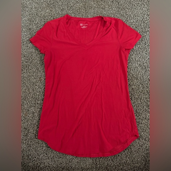 No Boundaries Red Short Sleeve V-Neck Tee - Picture 1 of 2
